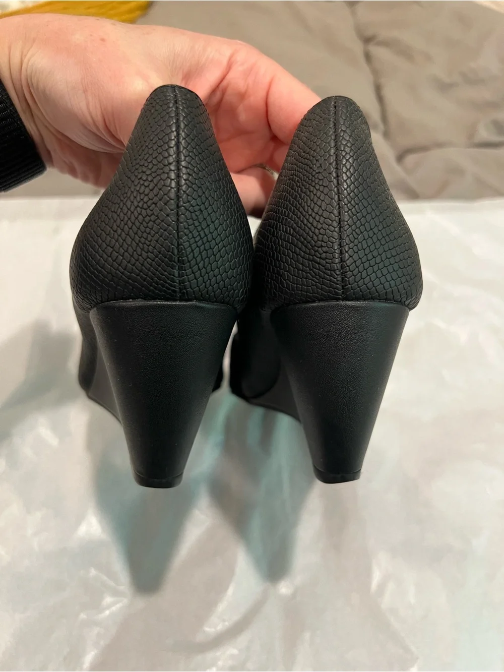{Tahari}: Black Two-Texture Wedge Heels / 8.5